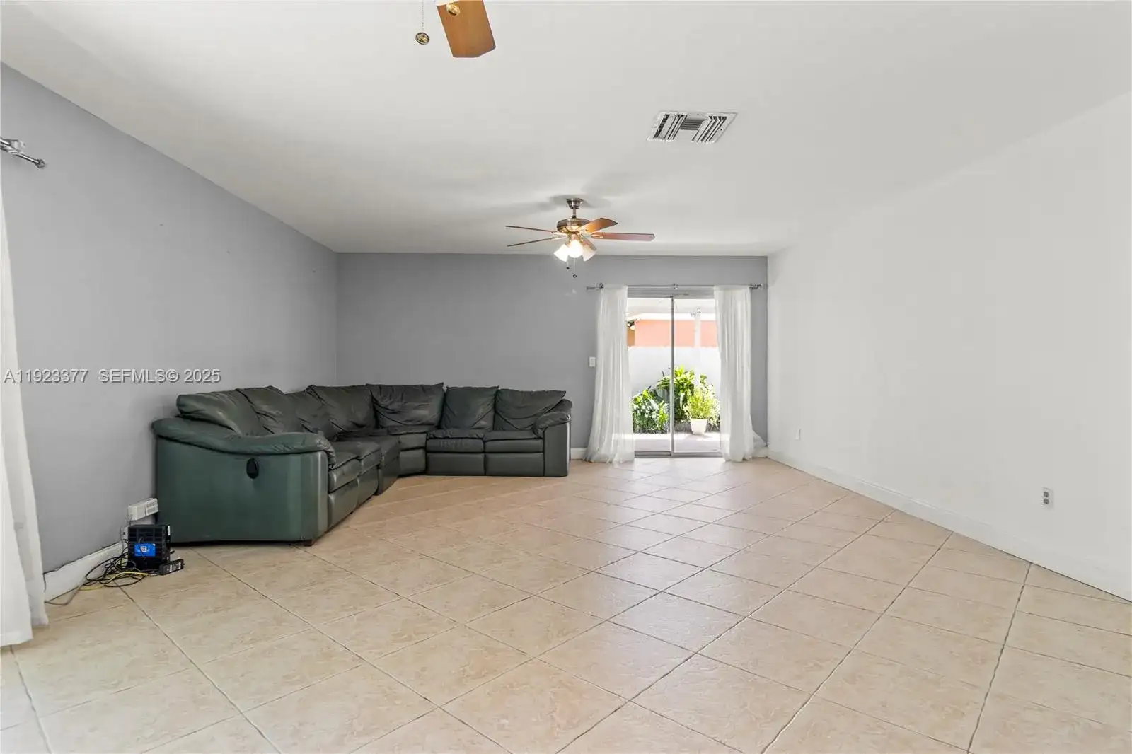10615 SW 200th St, Cutler Bay FL 33157 photo 5