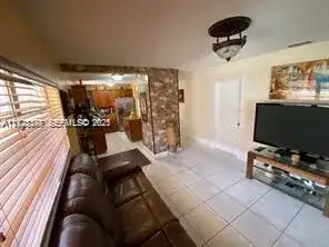 821 W 39 PL, Hialeah FL 33012 photo 4