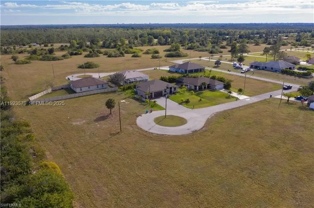 3923 NW 33RD PL, Cape Coral FL 33993 photo 2