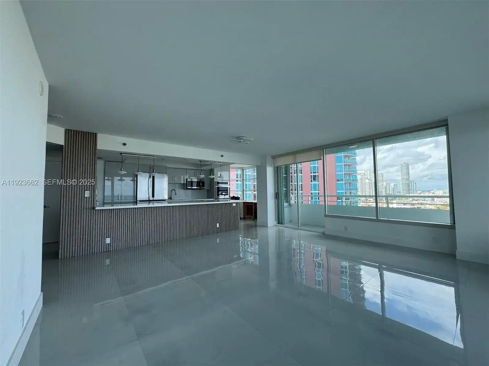 400 S Pointe Dr # 1610, Miami Beach FL 33139 photo 2