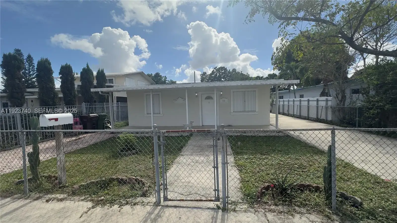 580 E 47th St, Hialeah FL 33013 photo 3