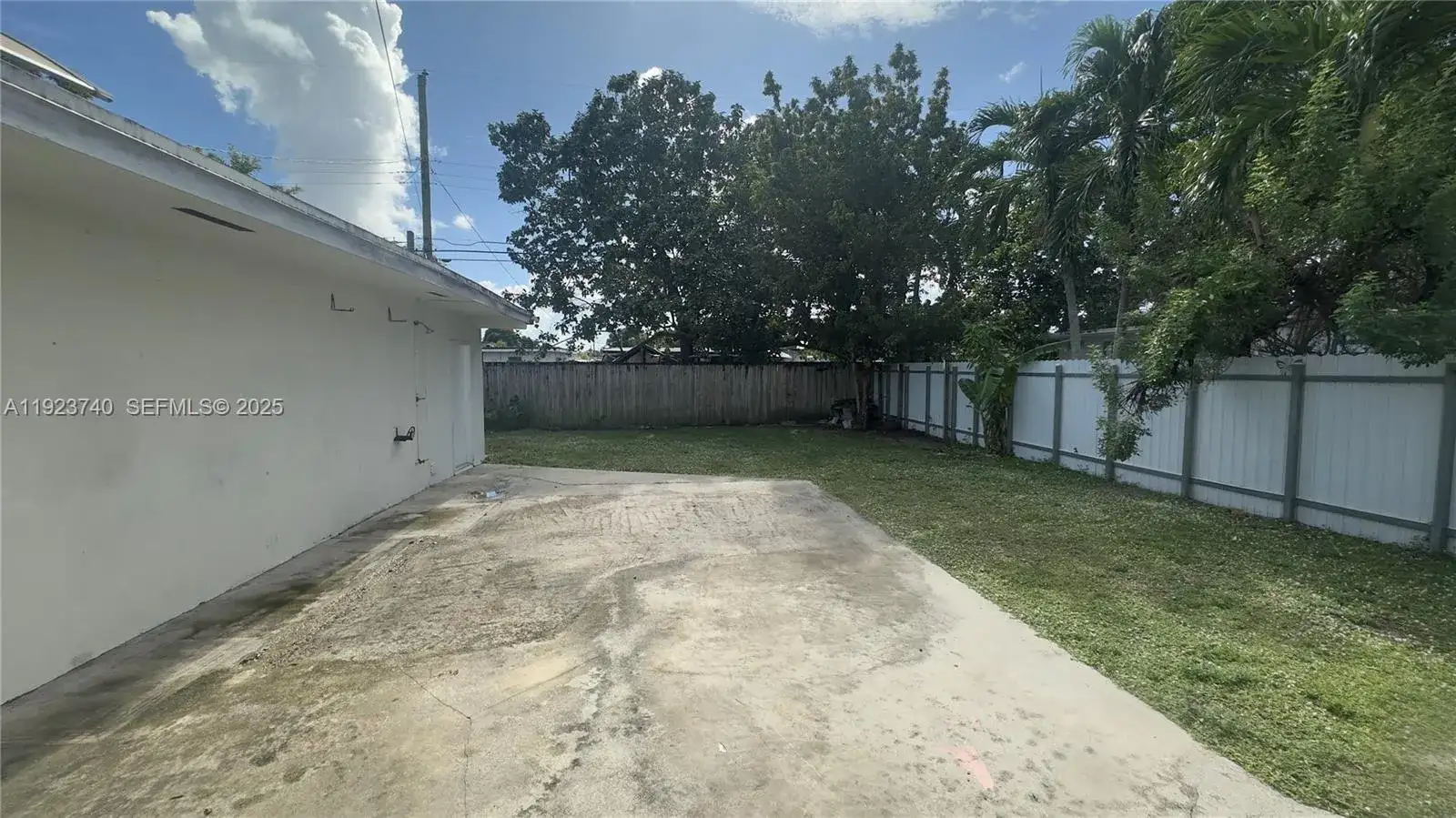 580 E 47th St, Hialeah FL 33013 photo 4