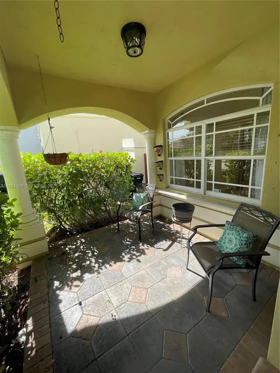20774 SW 90th Pl, Cutler Bay FL 33189 photo 5