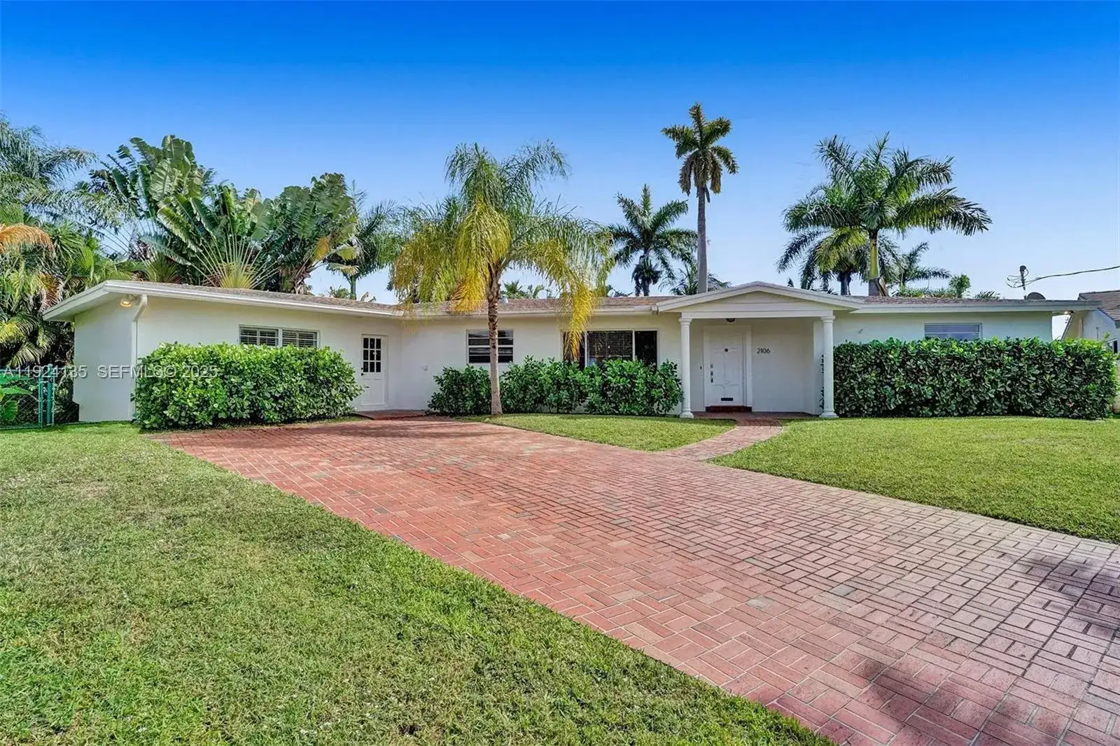 2106 NE 16th Ave, Wilton Manors FL 33305 photo 2