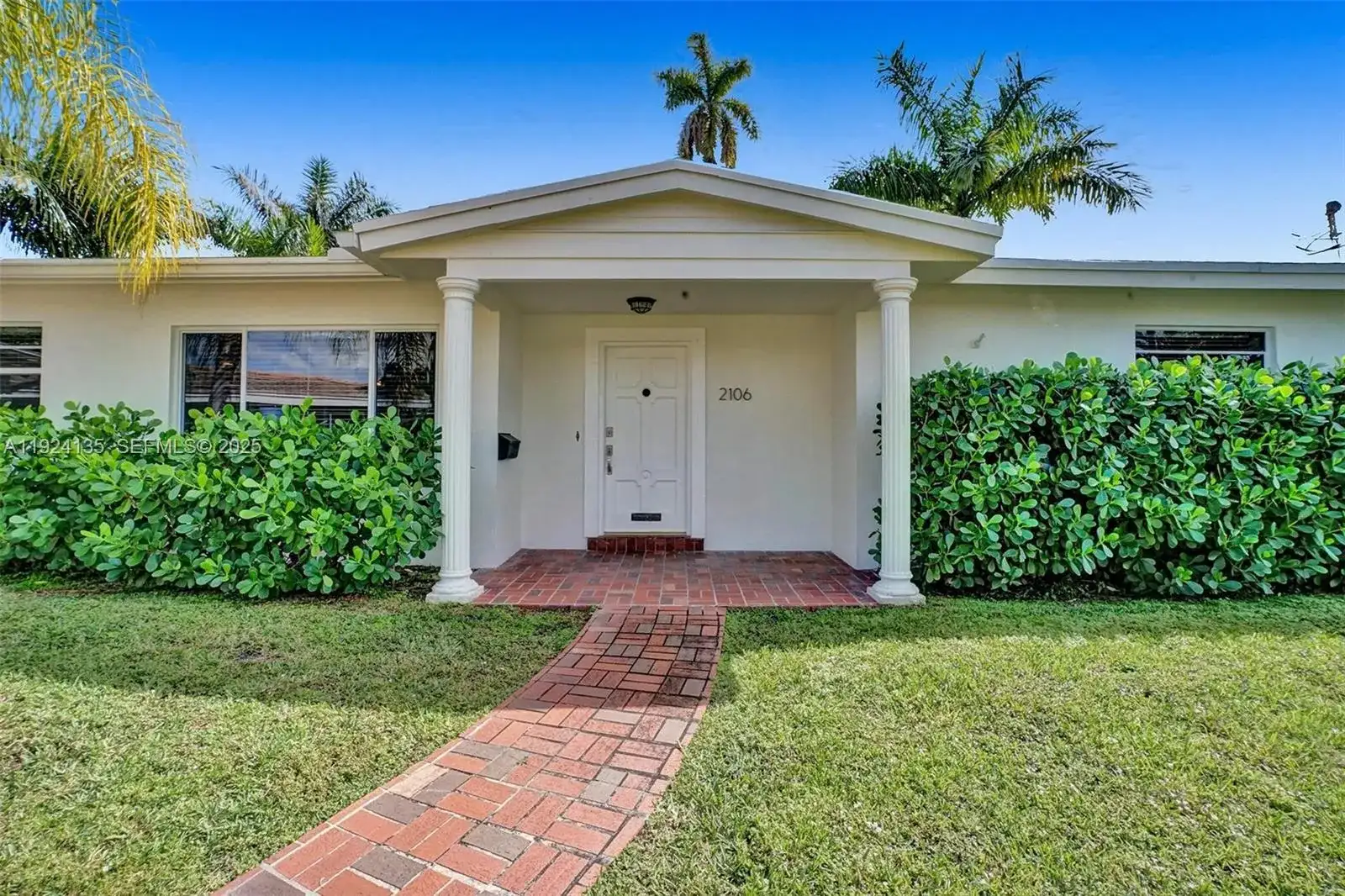 2106 NE 16th Ave, Wilton Manors FL 33305 photo 3