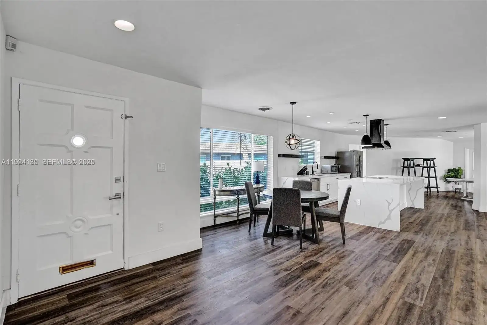 2106 NE 16th Ave, Wilton Manors FL 33305 photo 4