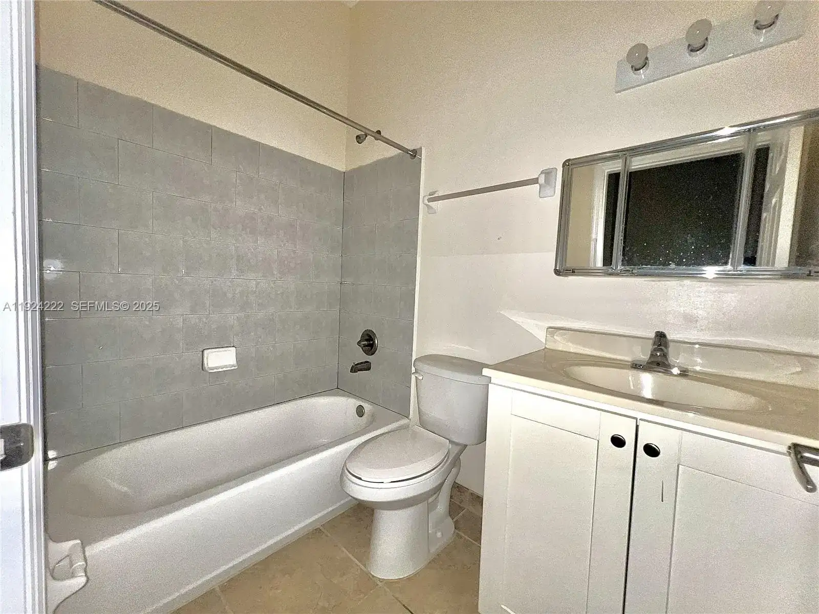 1253 SW 2nd St # 209, Miami FL 33135 photo 3