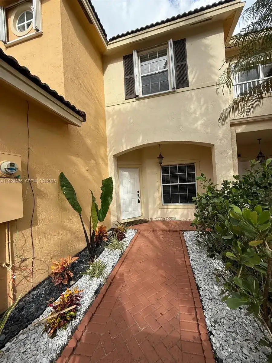 5543 NW 112th Pl # 5543, Doral FL 33178 photo 2