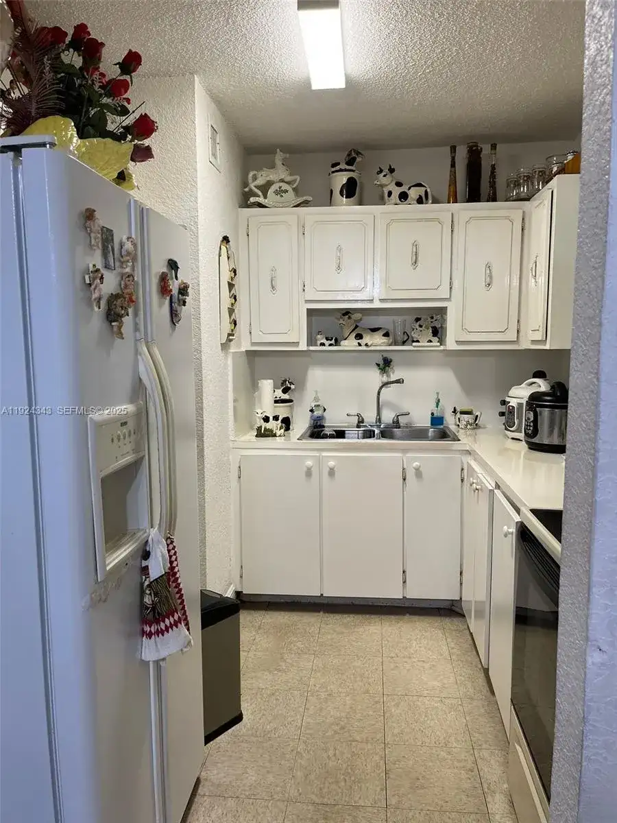 525 W 69th St # 207, Hialeah FL 33014 photo 4