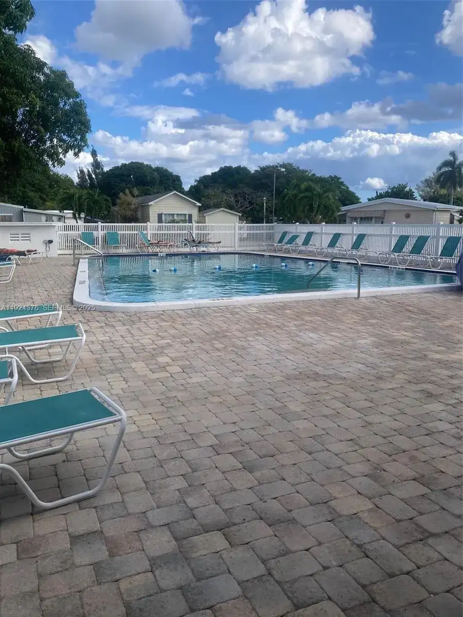 310 NE 45 Place, Deerfield Beach FL 33064 photo 2
