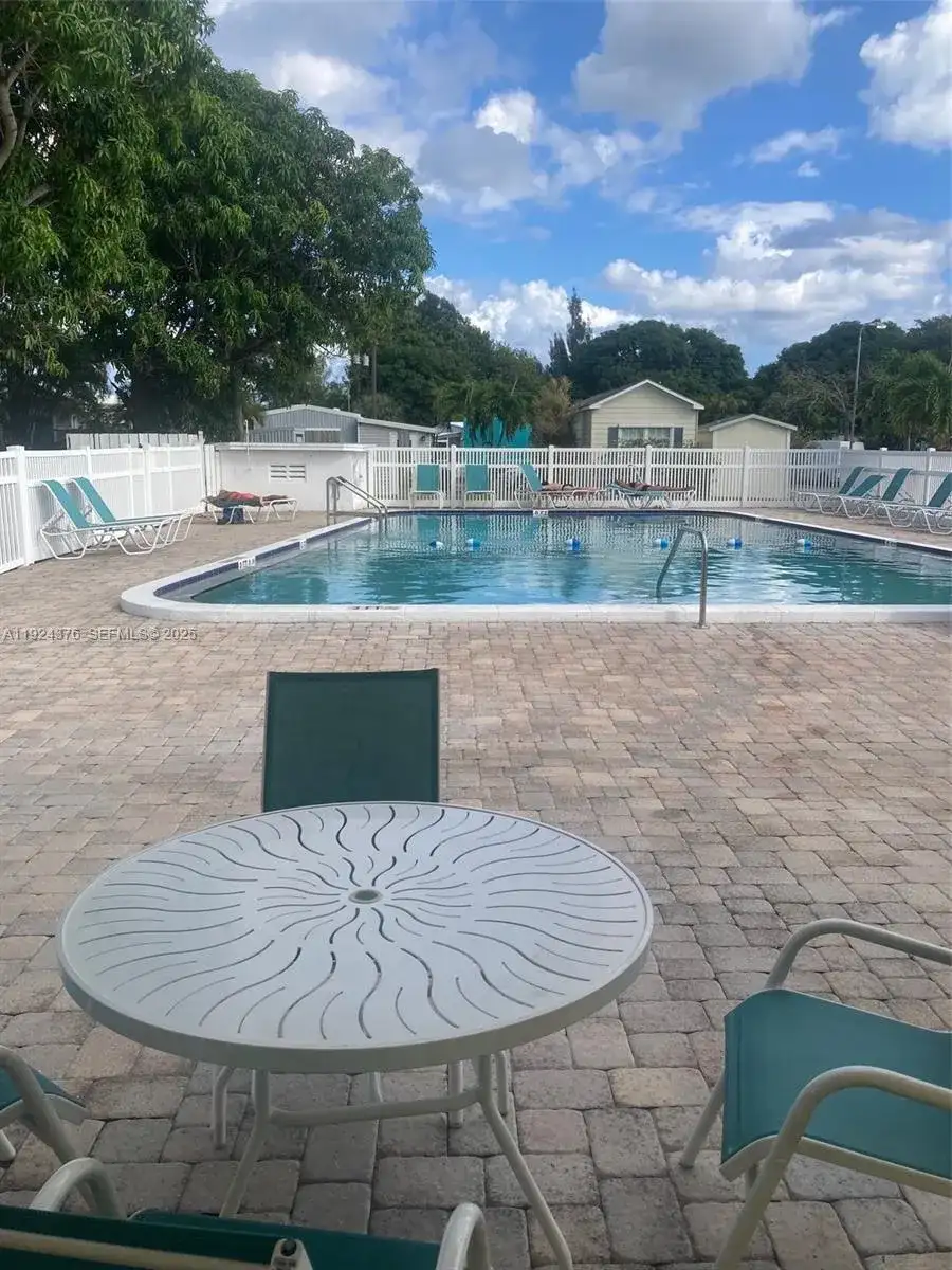 310 NE 45 Place, Deerfield Beach FL 33064 photo 5