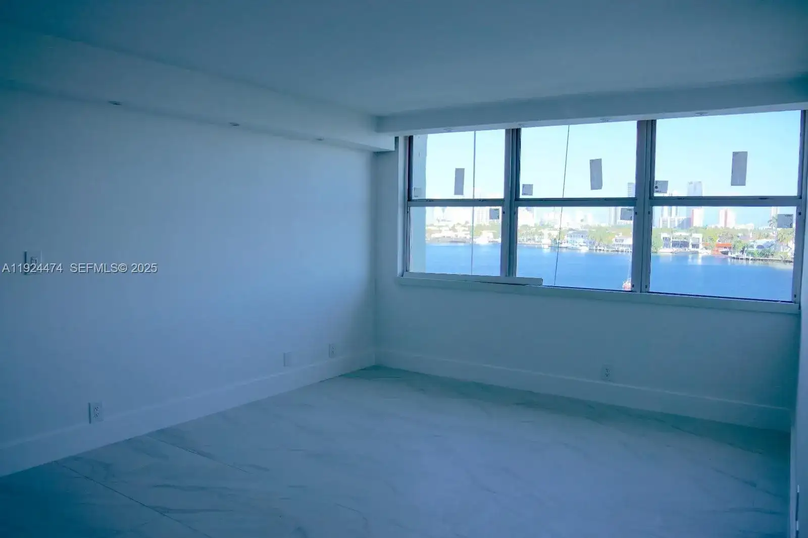 16570 NE 26th Ave, North Miami Beach FL 33160 photo 3
