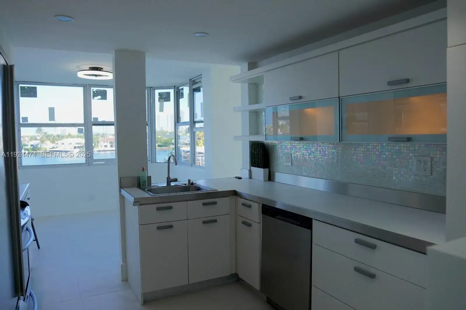 16570 NE 26th Ave, North Miami Beach FL 33160 photo 4