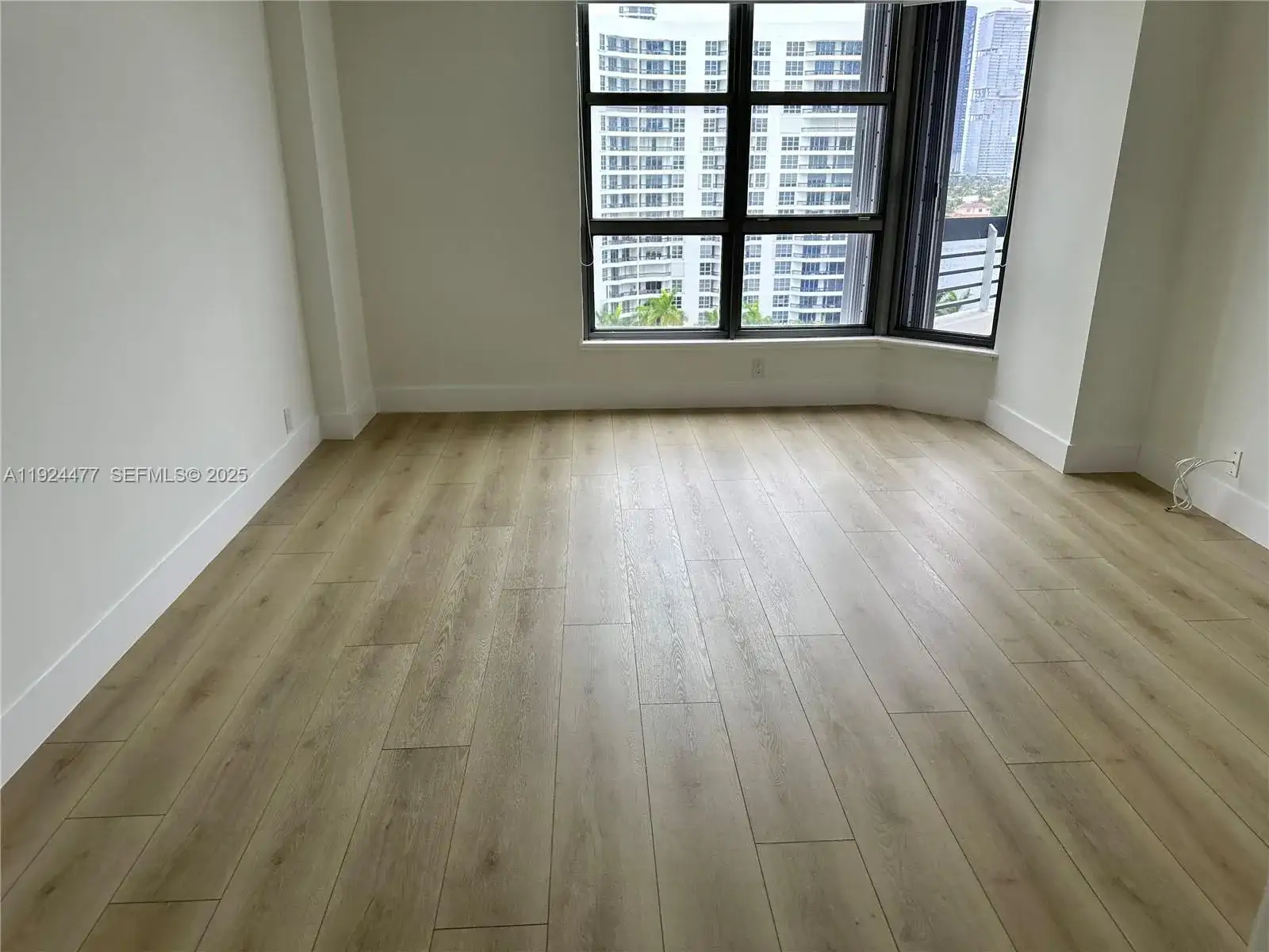 3530 MYSTIC POINTE DR # 1213, Aventura FL 33180 photo 5