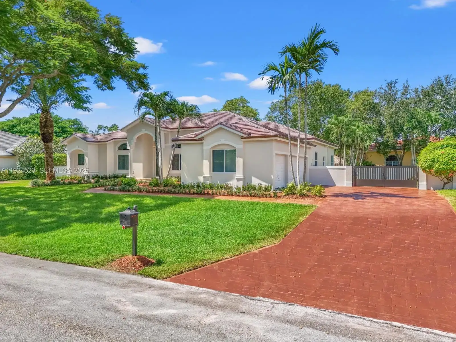 16160 SW 89th Pl, Palmetto Bay FL 33157 photo 2