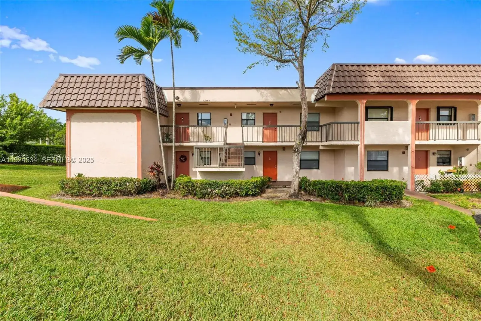821 NE 207th Ln # 1, Miami FL 33179 photo 2