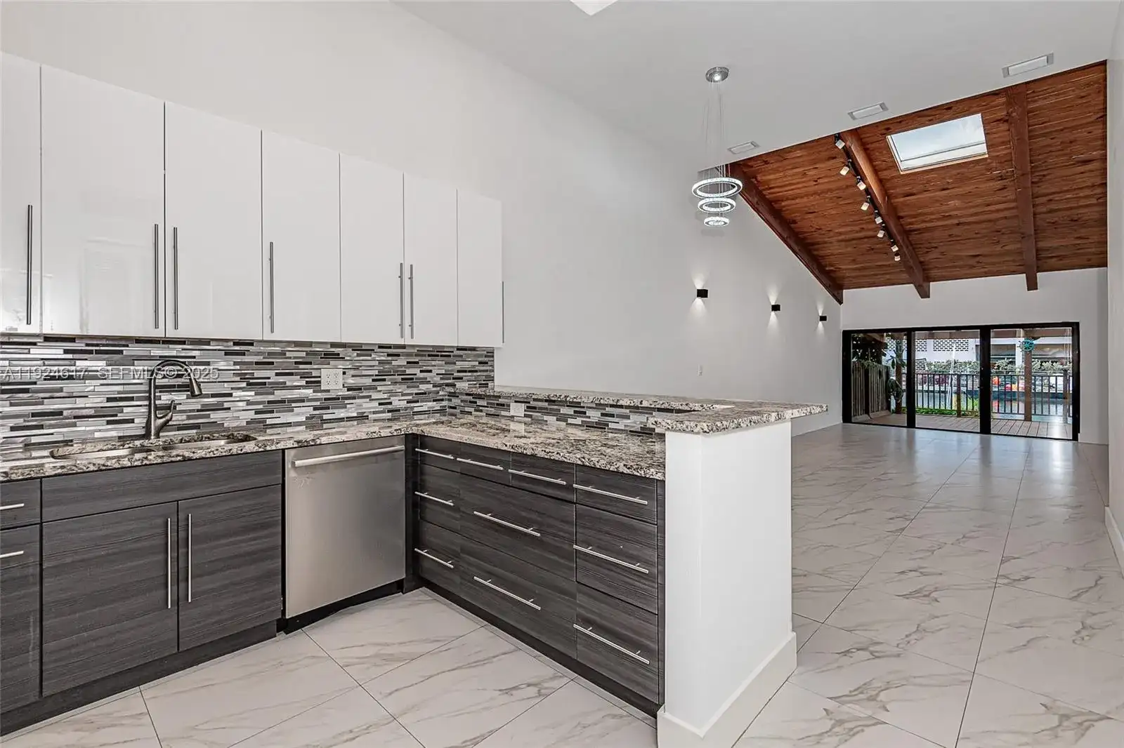 2621 S Parkview Dr, Hallandale Beach FL 33009 photo 2