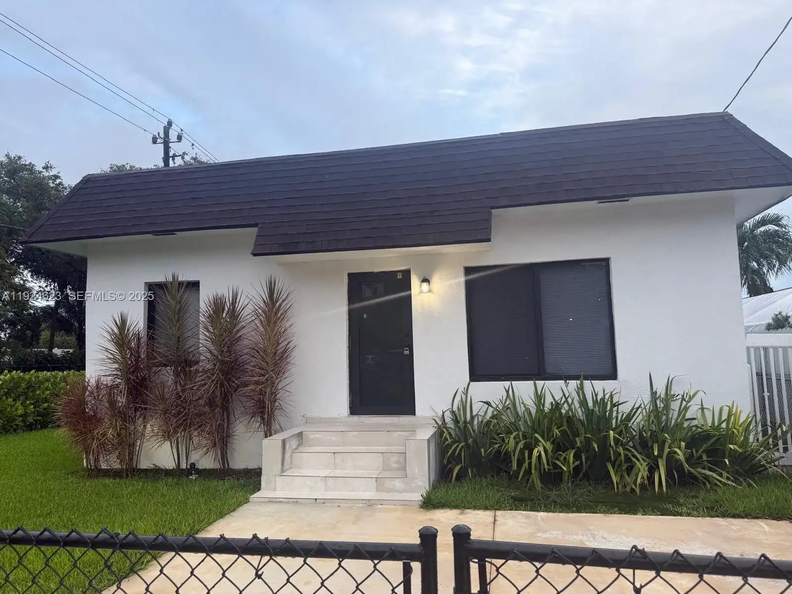 1800 NW 18th Ter, Miami FL 33125 photo 2