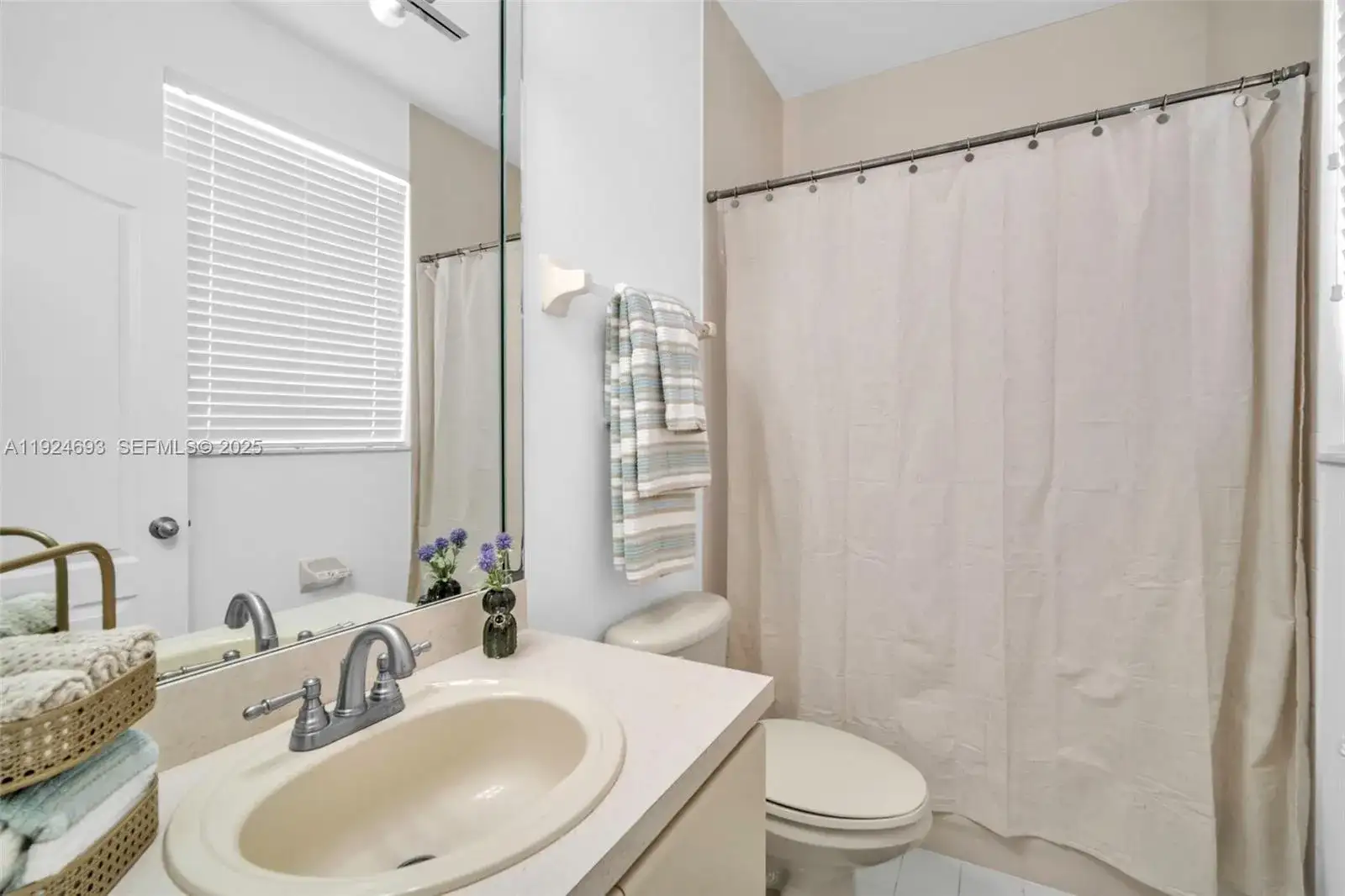 13030 NW 8th St, Miami FL 33182 photo 4
