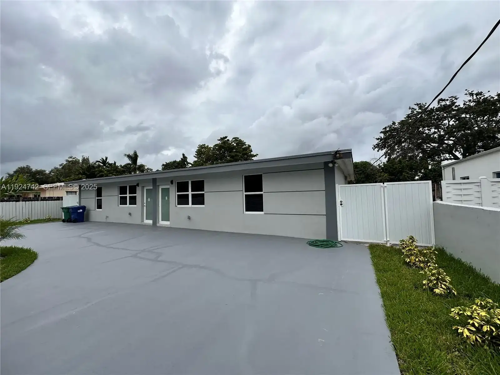 2433 NW 97th St, Miami FL 33147 photo 2