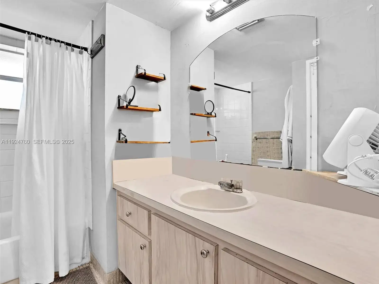 1780 NE 191st St # 2, Miami FL 33179 photo 3