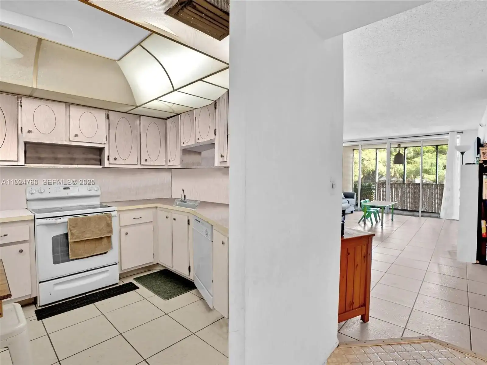 1780 NE 191st St # 2, Miami FL 33179 photo 5