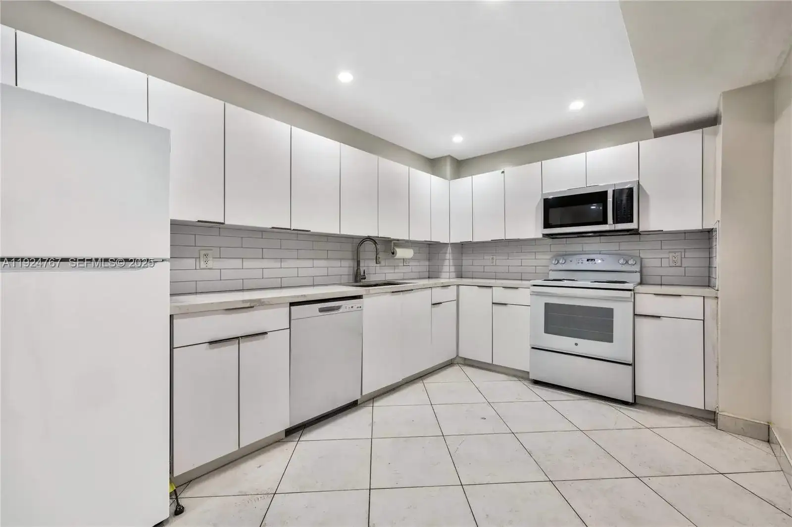 5825 Collins Ave # 6E, Miami Beach FL 33140 photo 4