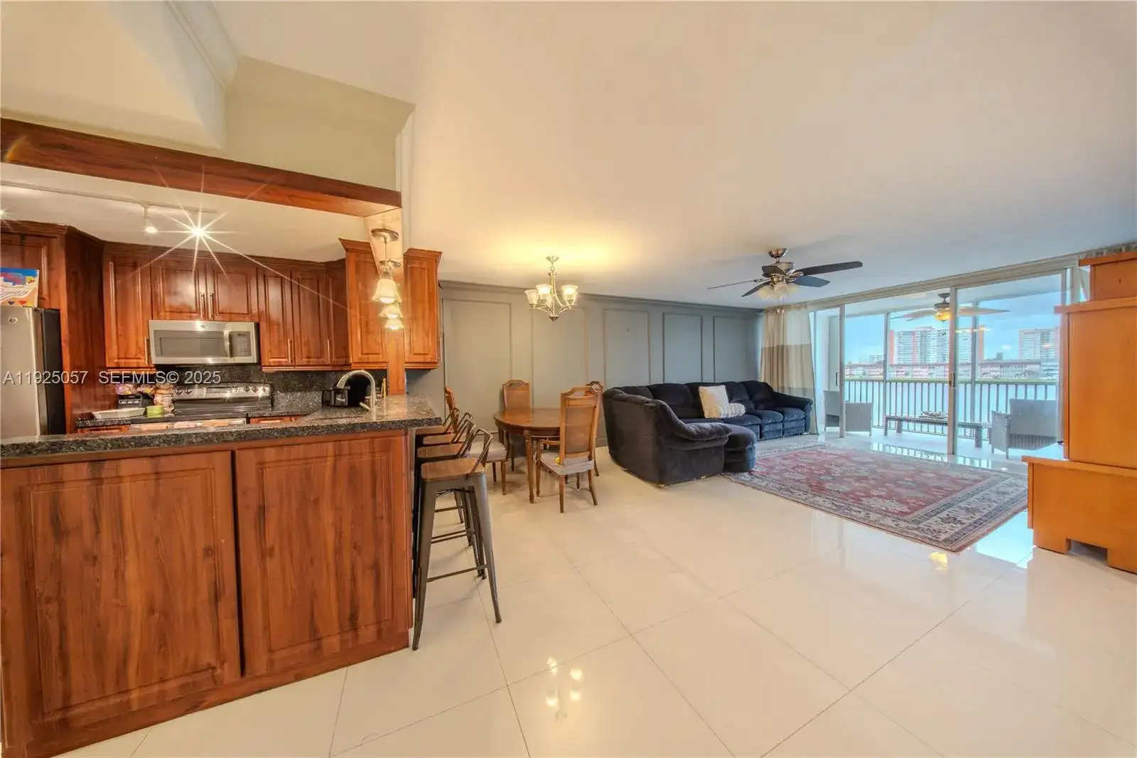1660 NE 191st St # 1, Miami FL 33179 photo 4