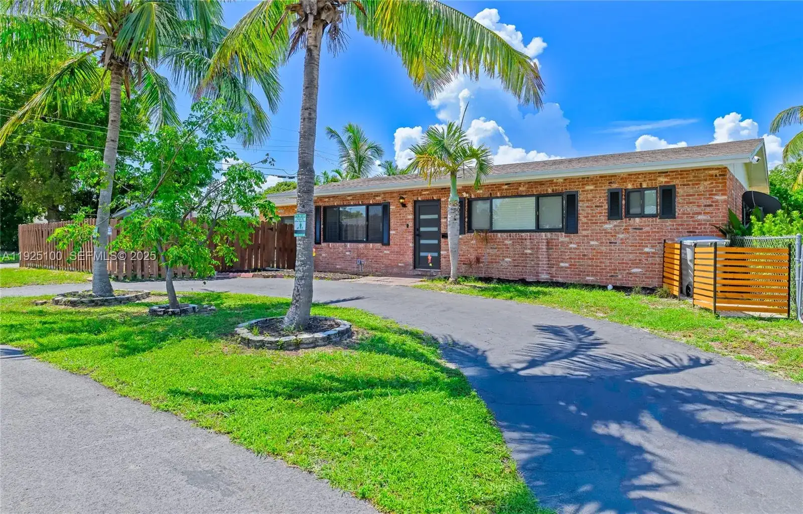 1204 NE 7th St, Pompano Beach FL 33060 photo 2