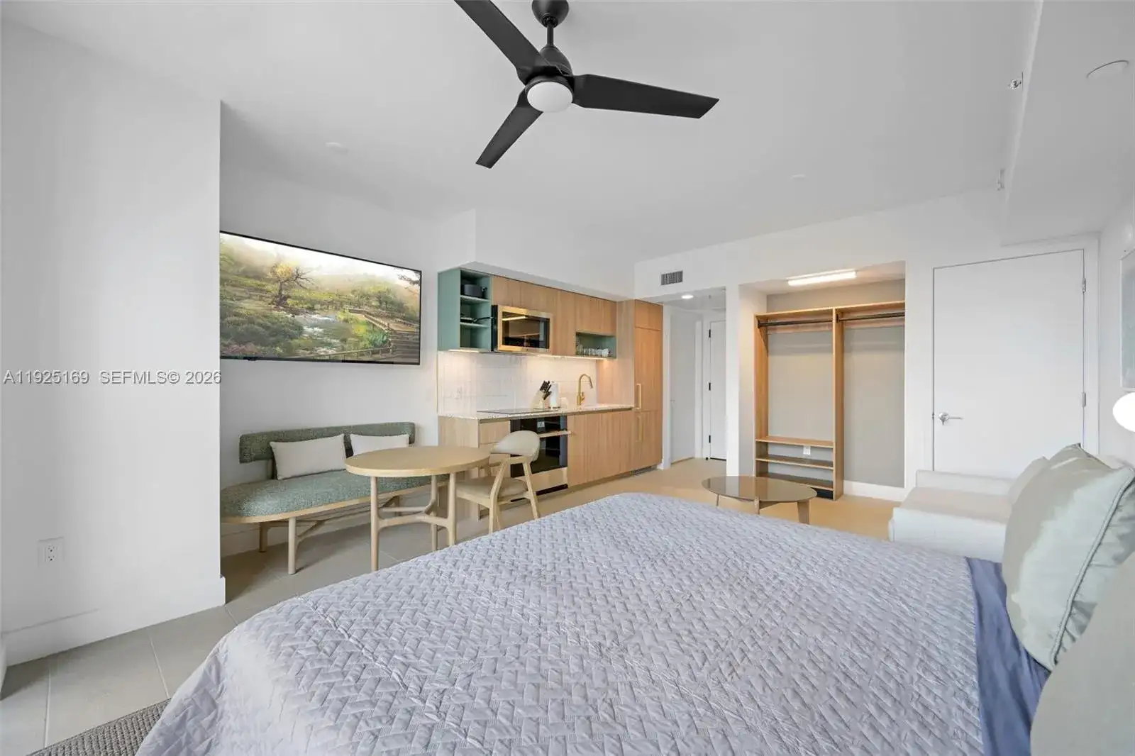 159 NE 6th St # 3810, Miami FL 33132 photo 4