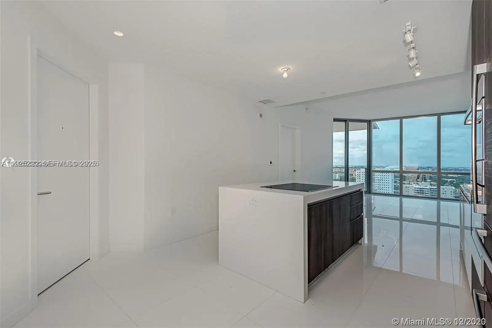 851 NE 1st Ave # 1608, Miami FL 33132 photo 2