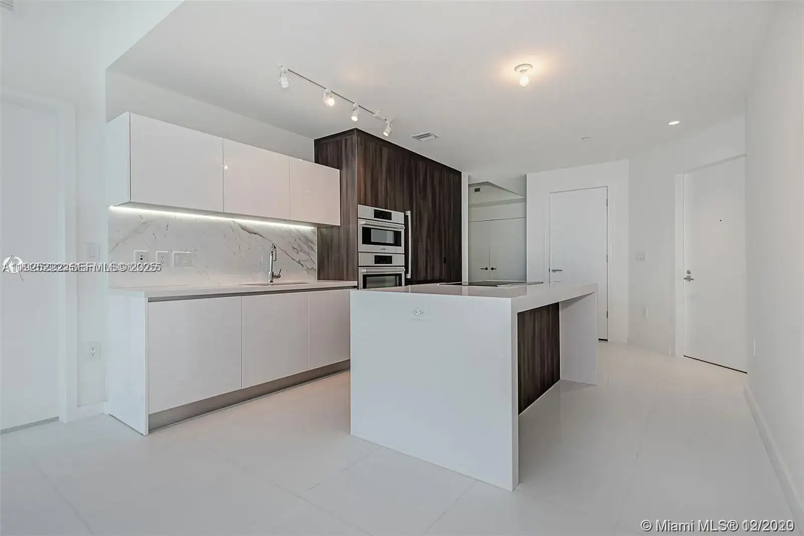 851 NE 1st Ave # 1608, Miami FL 33132 photo 3