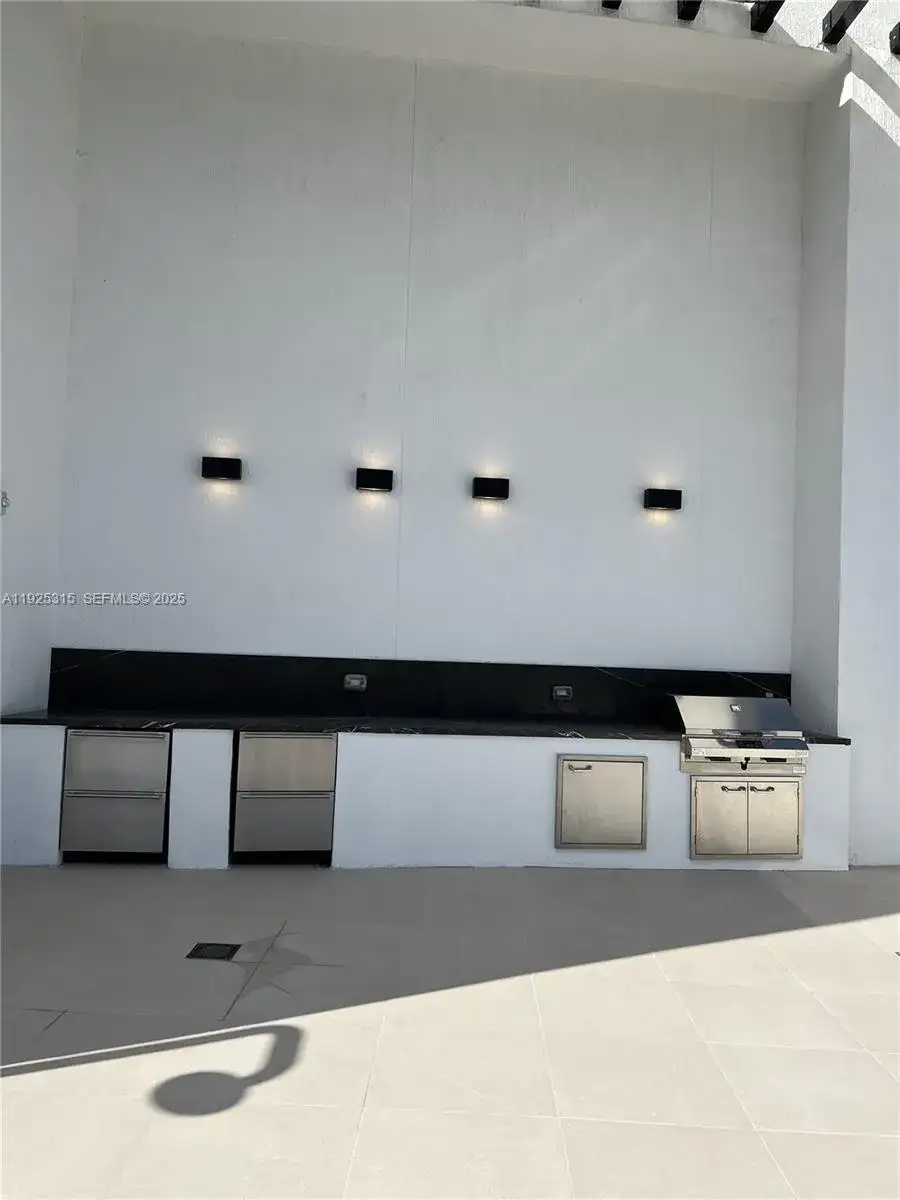 225 N Miami Ave # 1502, Miami FL 33128 photo 4