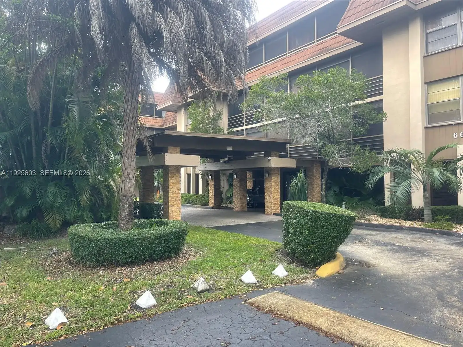 661 NE 195th St # 309, Miami FL 33179 photo 3
