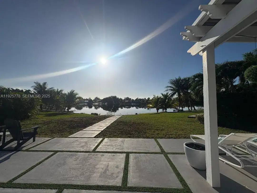 6890 Winged Foot Dr, Hialeah FL 33015 photo 2