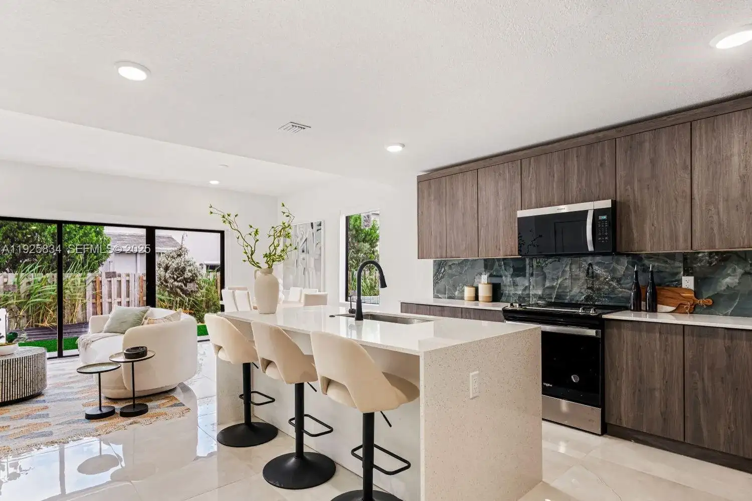 1306 NW 5 St, Florida City FL 33034 photo 2