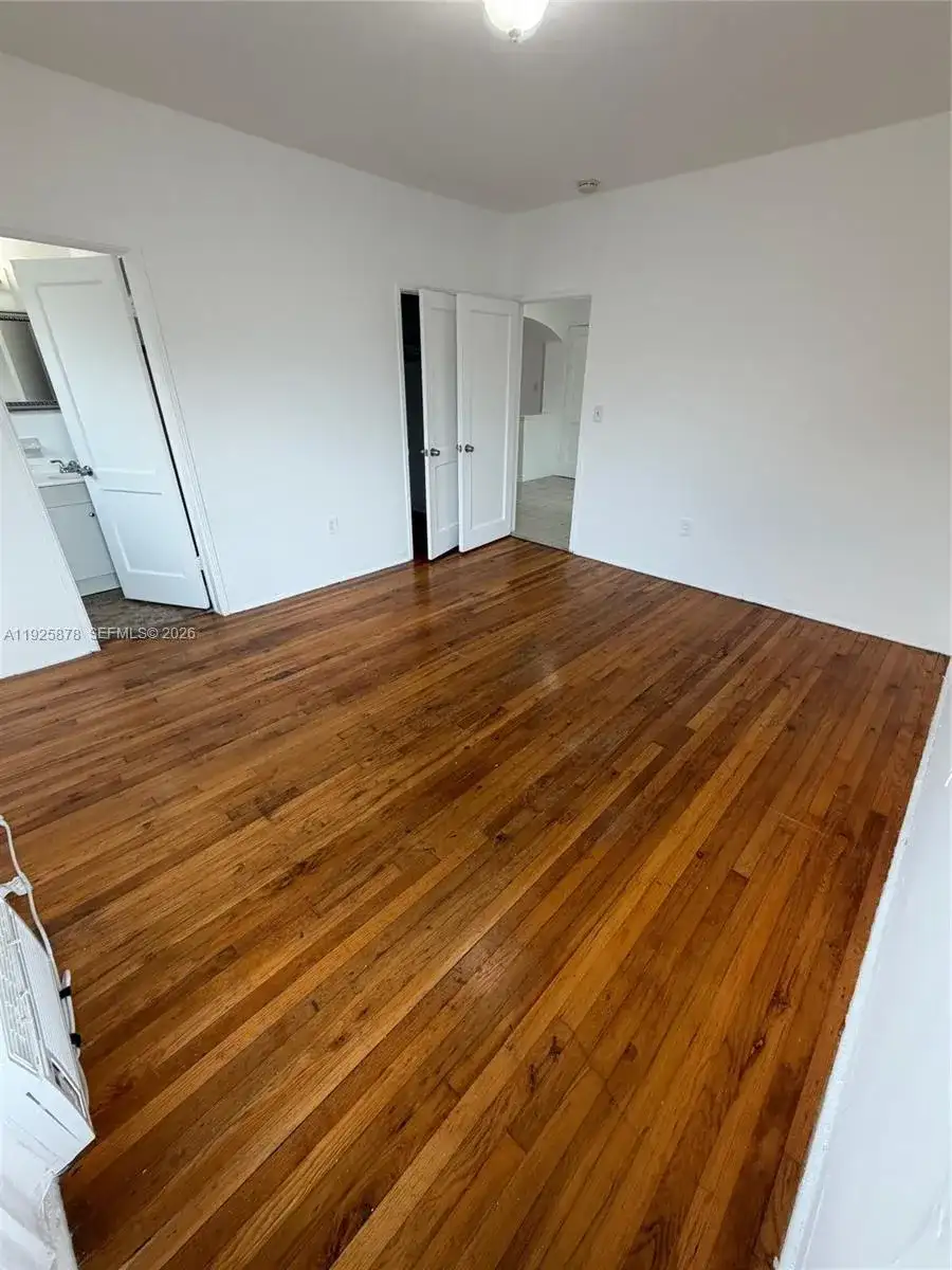 945 Bay Dr # 7, Miami Beach FL 33141 photo 2