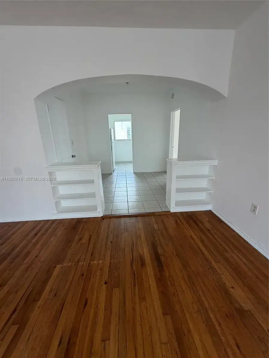945 Bay Dr # 7, Miami Beach FL 33141 photo 3