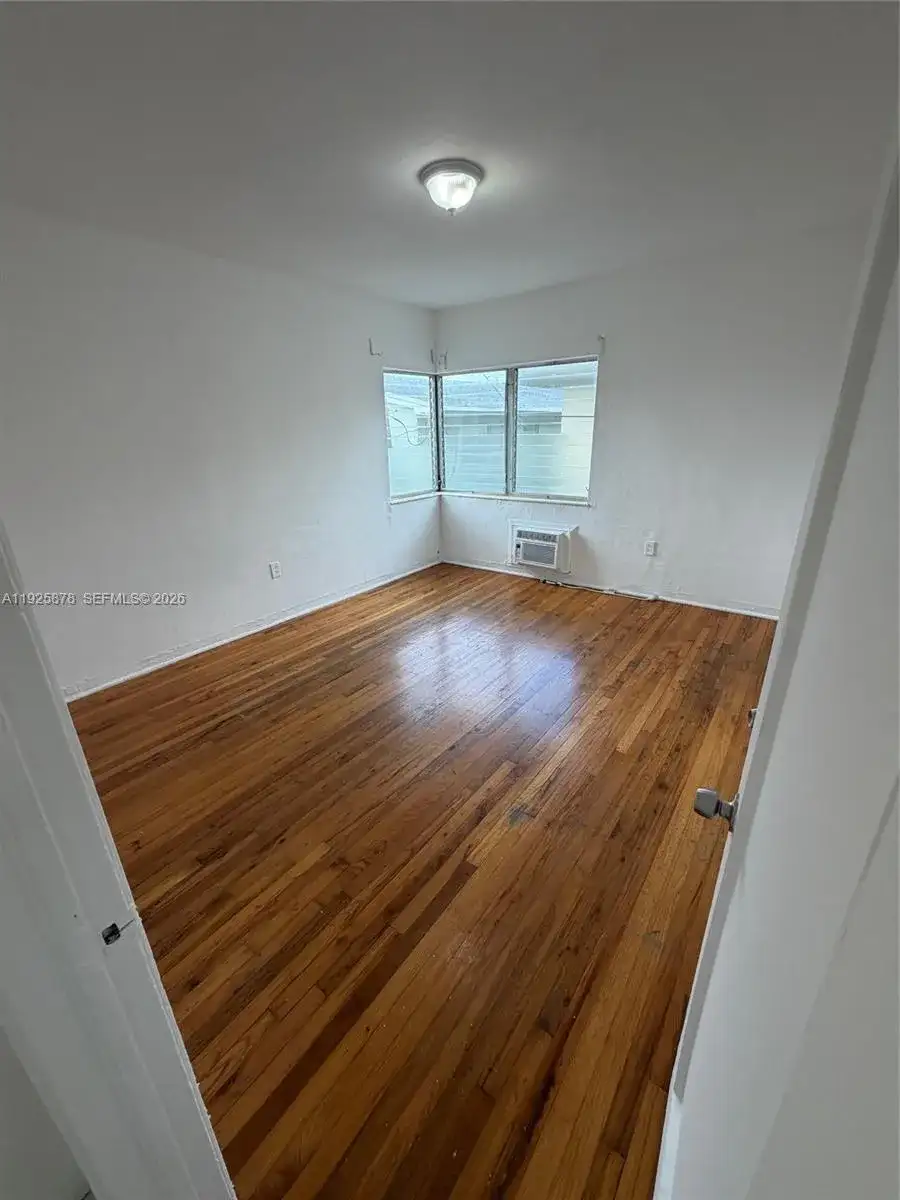 945 Bay Dr # 7, Miami Beach FL 33141 photo 4