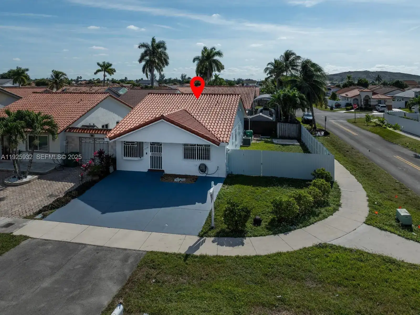 9098 NW 114th St, Hialeah Gardens FL 33018 photo 2
