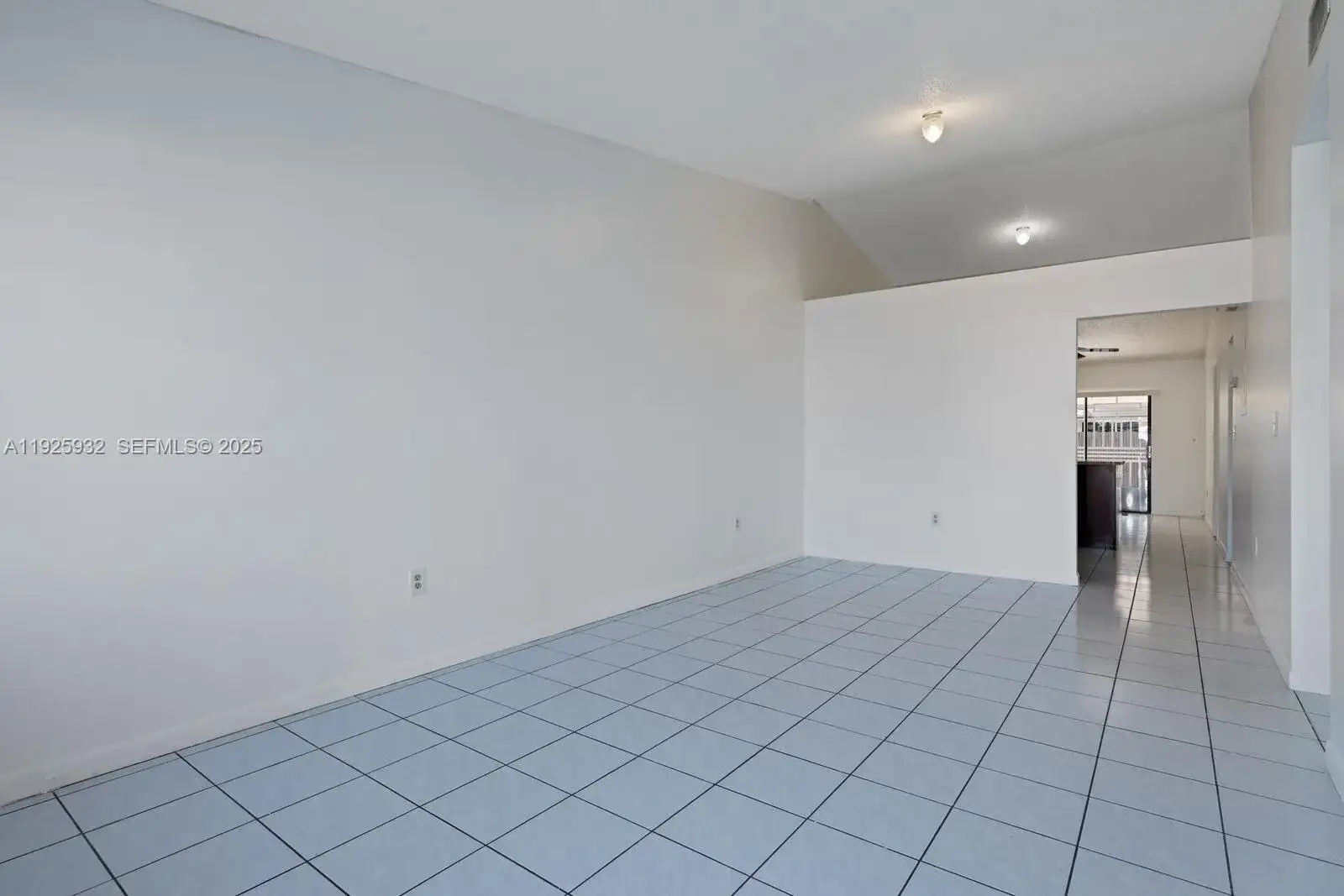 9098 NW 114th St, Hialeah Gardens FL 33018 photo 3