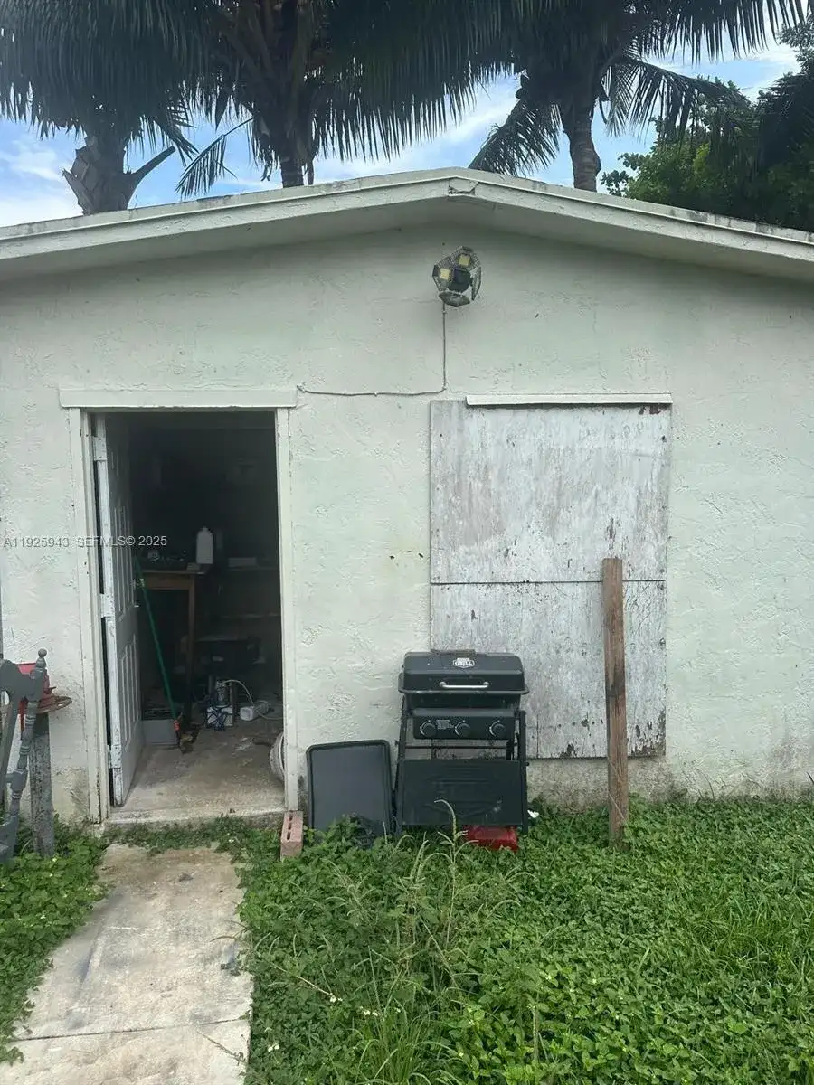 645 NW 2nd St, Florida City FL 33034 photo 3
