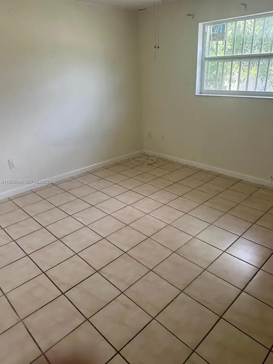 645 NW 2nd St, Florida City FL 33034 photo 4