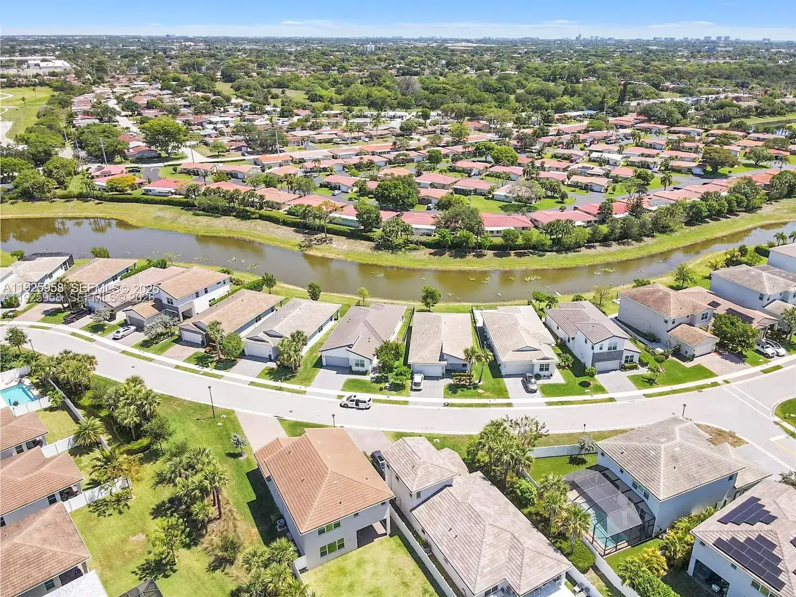 4242 Rosa Dr, Deerfield Beach FL 33064 photo 3