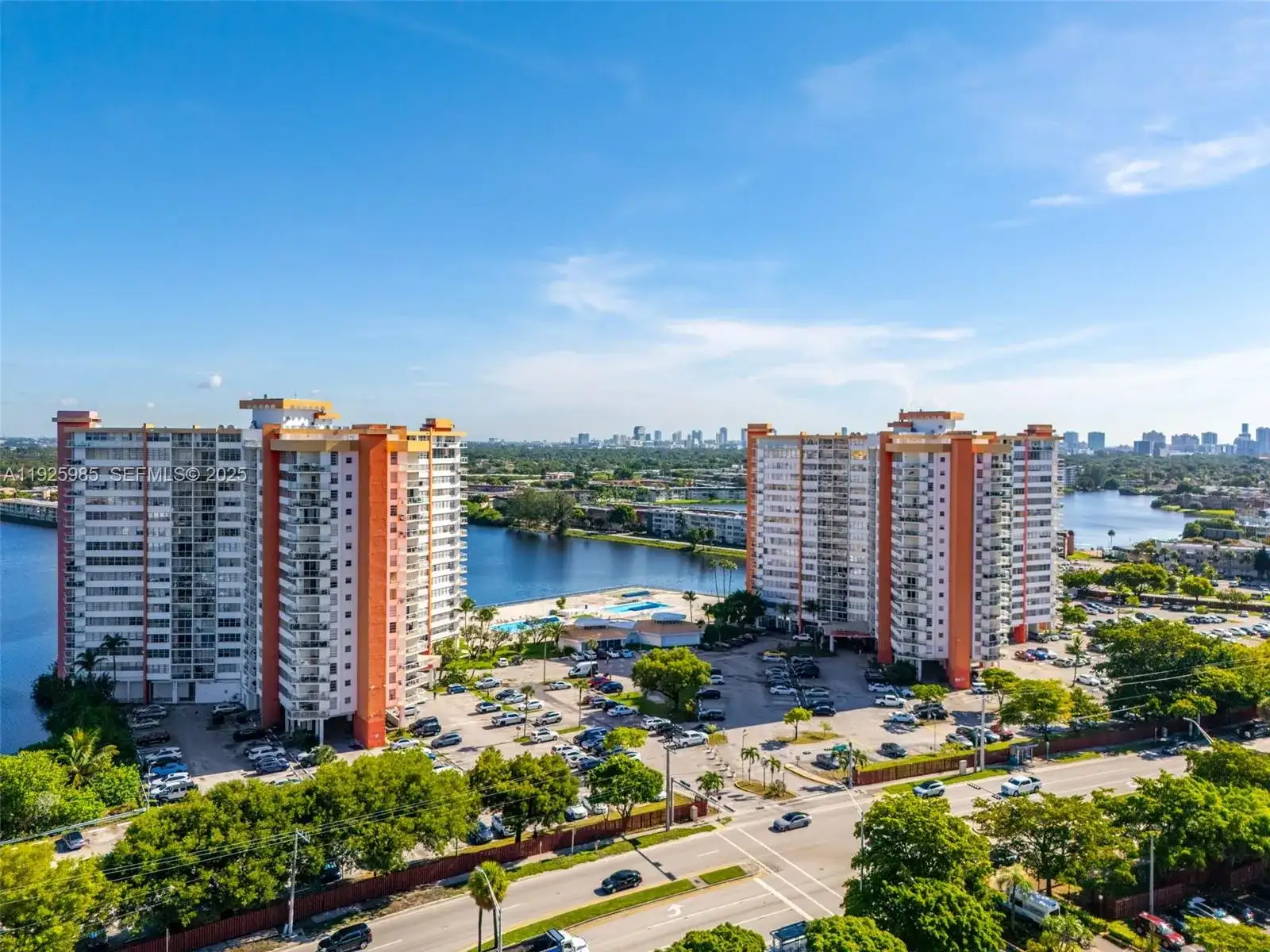 1301 NE Miami Gardens Dr # 1523W, Miami FL 33179 photo 2