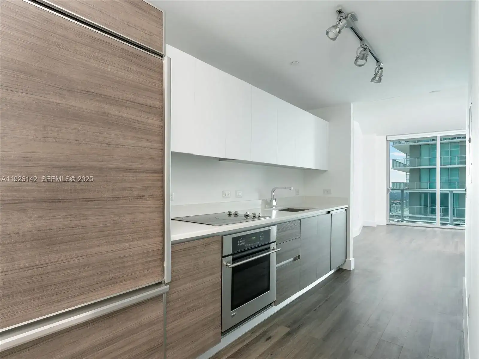 1100 S Miami Ave # 3505, Miami FL 33130 photo 3