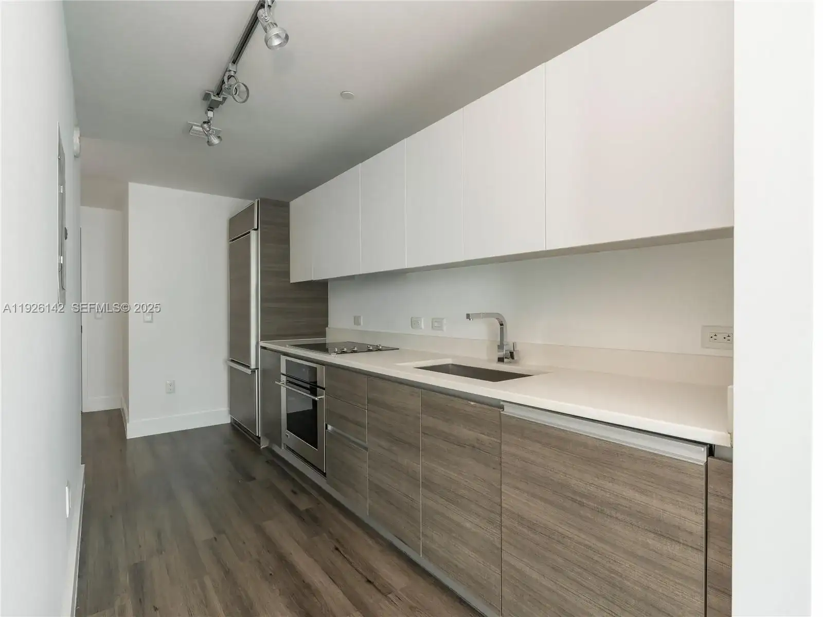 1100 S Miami Ave # 3505, Miami FL 33130 photo 4