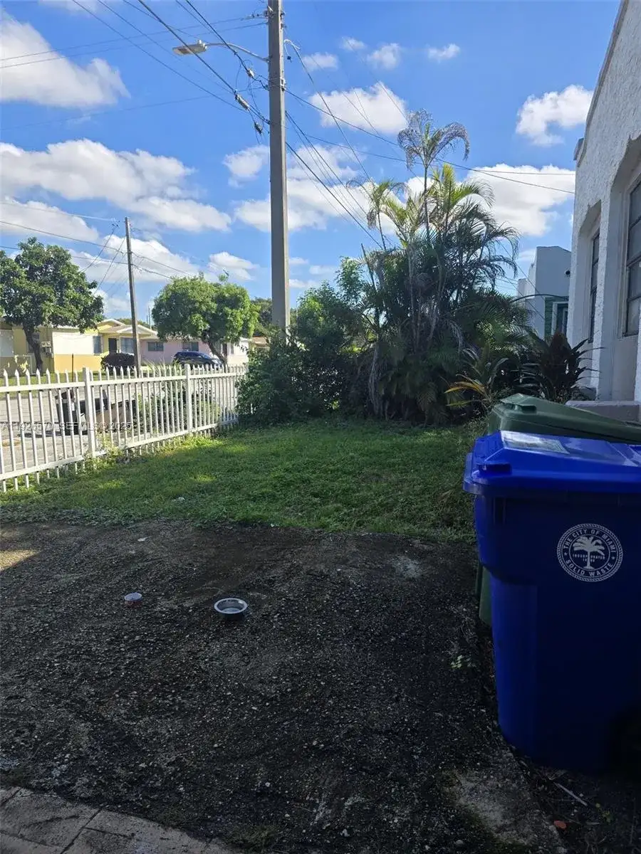 1250 NW 55th St, Miami FL 33142 photo 2