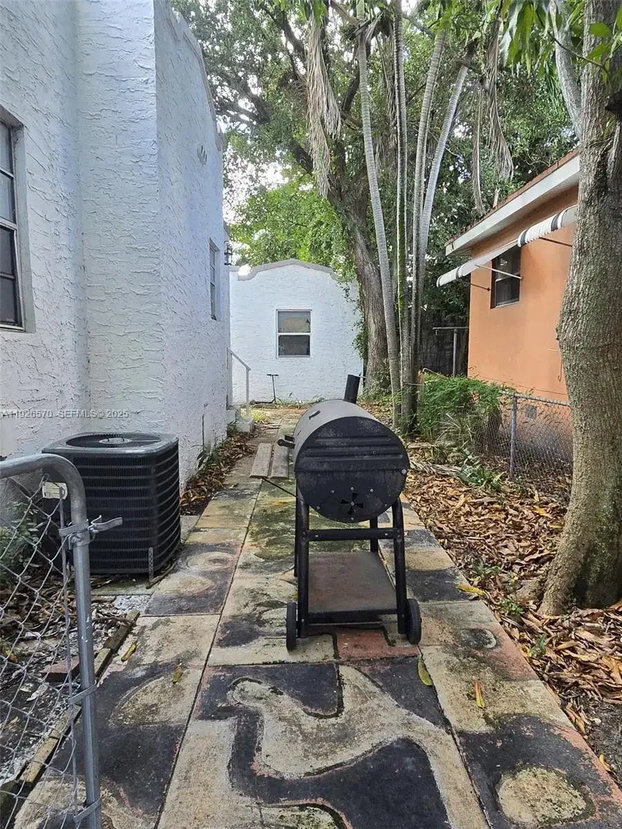 1250 NW 55th St, Miami FL 33142 photo 3