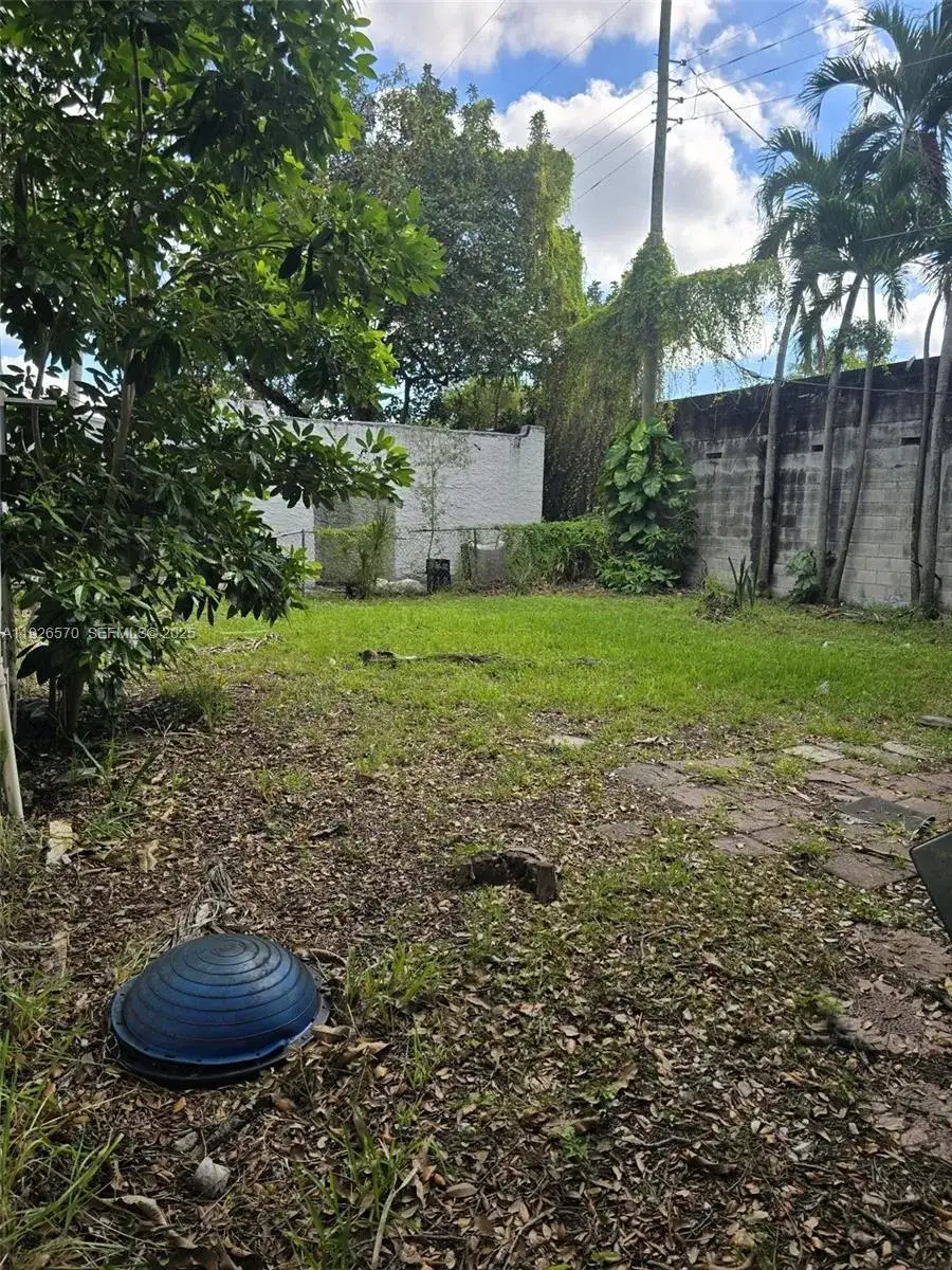 1250 NW 55th St, Miami FL 33142 photo 4
